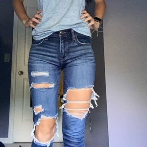 AMERICAN EAGLE ripped skinny jeans